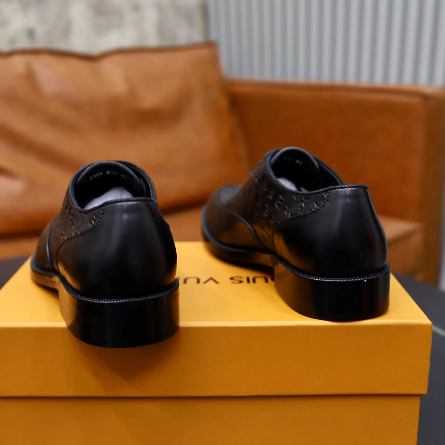 Men's shoes: 280🙅‍♂️🙅‍♂️🙅‍♂️Niuli Brand: LV Louis Vuitton Size: 39-44 (38, 45, 46 can be customized) Level: Counter classic Material: Original soft cowhide upper Comfortable cowhide lining Original lightweight outsole Style category: Formal business casual driving leather shoes Color: Color of the actual picture
